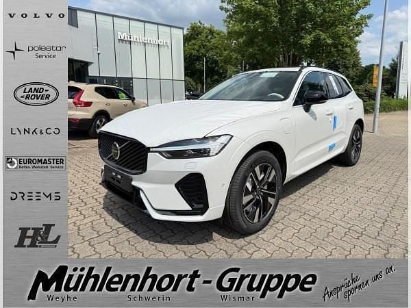 Weiß (crystal white pearleffect) Neu 2025 Volvo XC60 Plus SUV | 59.267 € (Superpreis) - Bild 1/4