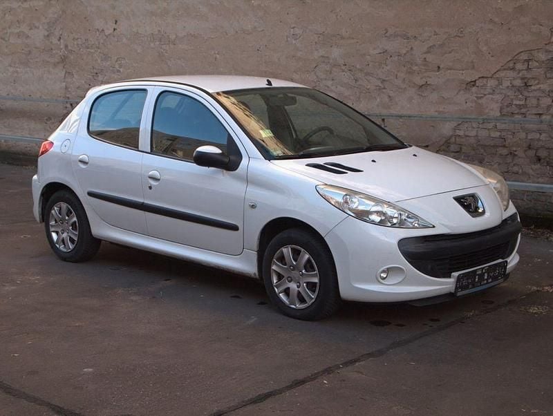 Gebraucht Peugeot 206+ 60 PS (44 kW) 2009 Weiß Kleinwagen
