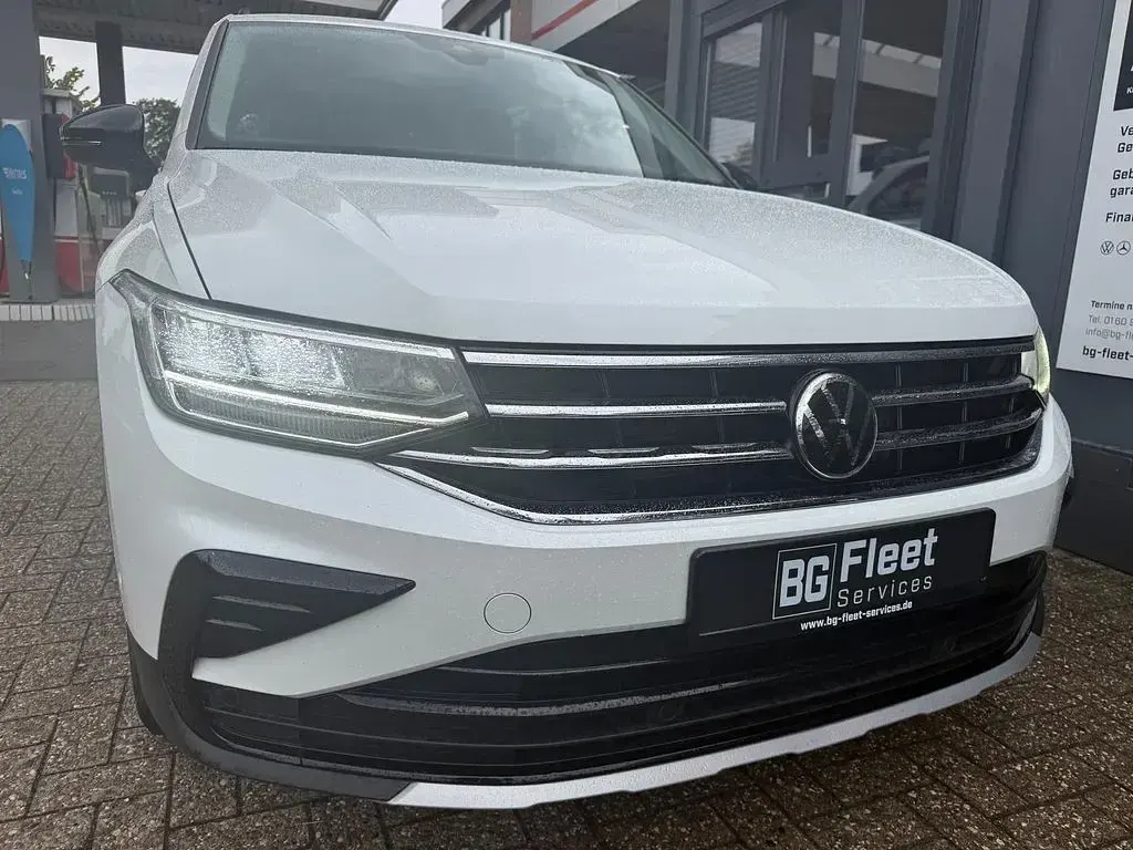 Gebraucht VW Tiguan Sport 150 PS (110 kW) 2023 Weiß SUV