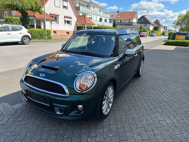 Grün Gebraucht 2011 Mini Cooper SD Clubman Kombi | 5.699 € - Bild 1/4