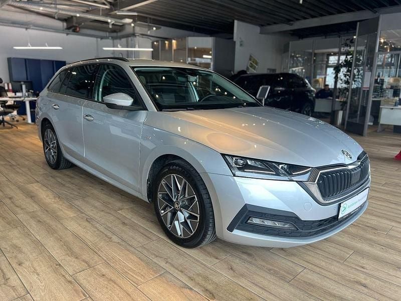 Gebraucht Skoda Octavia Tour 116 PS (85 kW) 2022 Silber Kombi