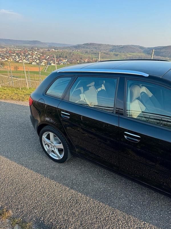 Gebraucht Audi A3 105 PS (77 kW) 2012 Schwarz Kleinwagen