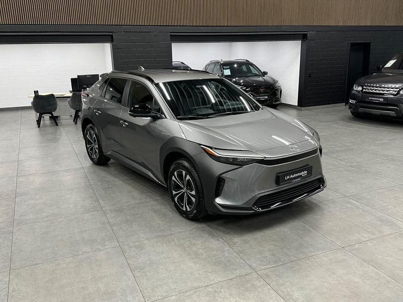 Gebraucht Toyota bZ4X 150 kW (204 PS) 2023 Grau SUV