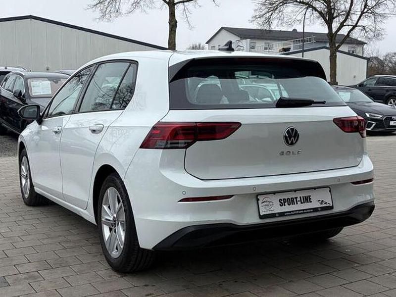 Gebraucht VW Golf VIII Life 150 PS (110 kW) 2023 Weiß Limousine