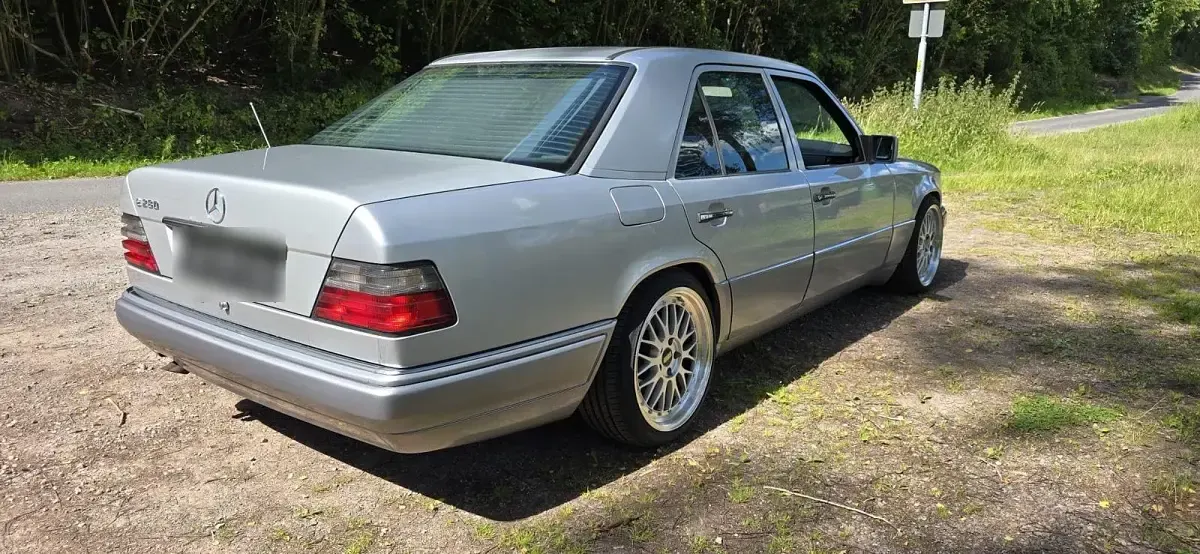Gebraucht Mercedes E280 193 PS (141 kW) 1995 Silber Limousine