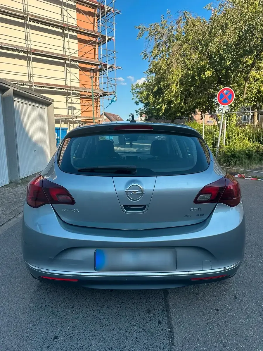 Gebraucht Opel Astra 130 PS (95 kW) 2013 Silber Kleinwagen