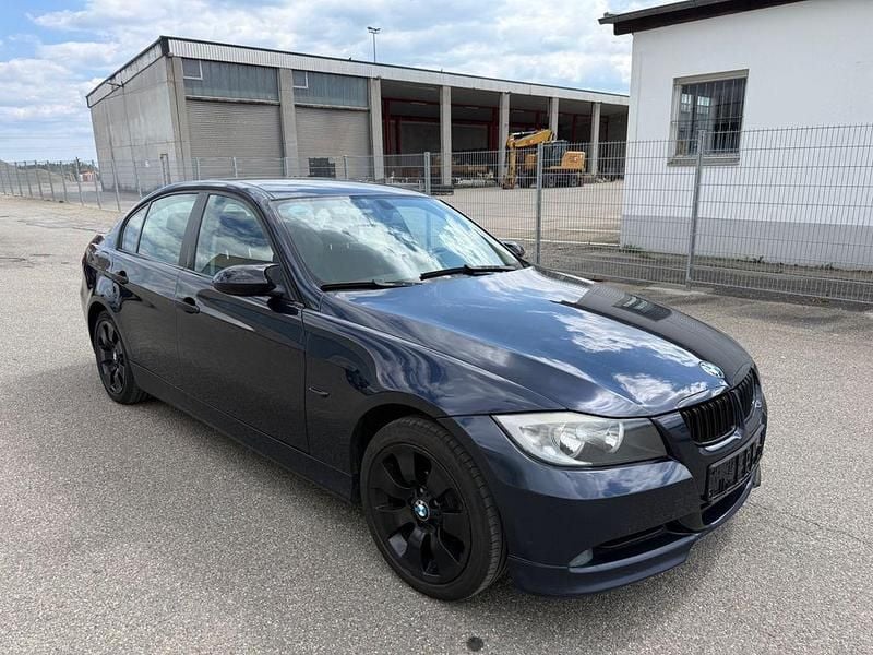 Gebraucht BMW 318 129 PS (94 kW) 2005 Grau Limousine