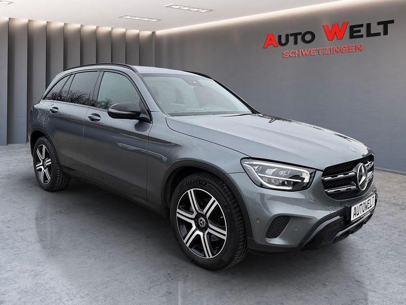 Gebraucht Mercedes GLC220 Night 194 PS (142 kW) 2021 Grau SUV