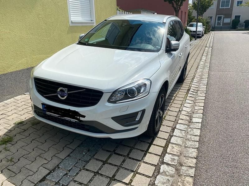Weiß Gebraucht 2017 Volvo XC60 R-Design SUV | 22.000 € - Bild 1/4
