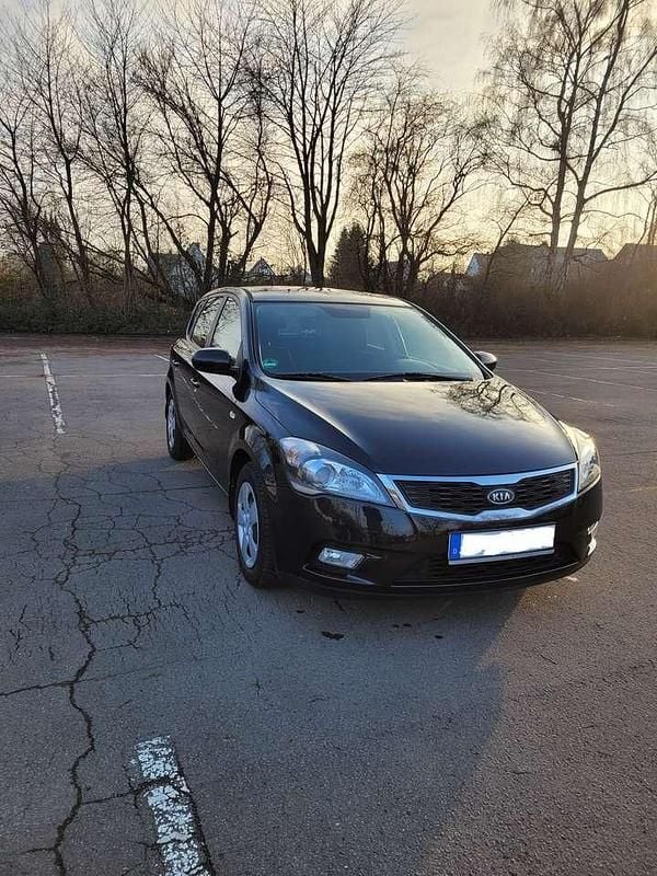 Gebraucht Kia Ceed 90 PS (66 kW) 2010 Schwarz Kleinwagen