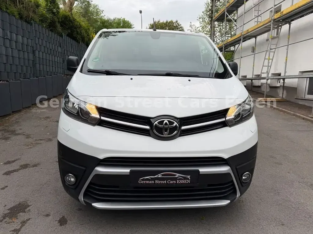 Gebraucht Toyota Proace 122 PS (89 kW) 2020 Weiß Van / Kleinbus
