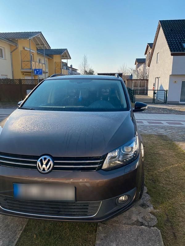 Gebraucht VW Touran 105 PS (77 kW) 2012 Braun Van / Kleinbus