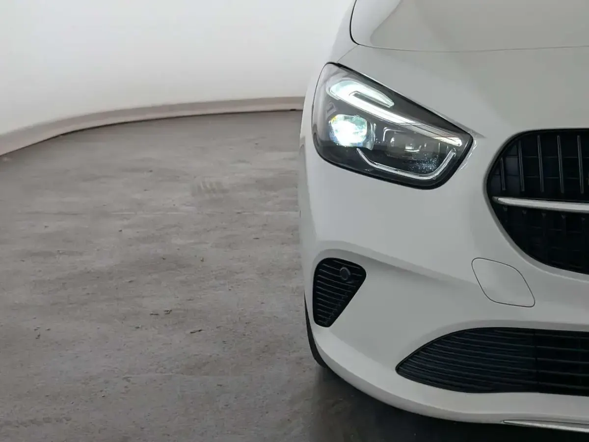 Gebraucht Mercedes B250 Progressive 224 PS (164 kW) 2023 Mondstein silber Kleinwagen