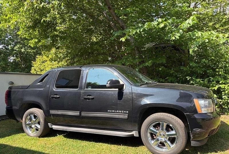 Schwarz Gebraucht 2012 Chevrolet Avalanche SUV | 16.500 € - Bild 1/4