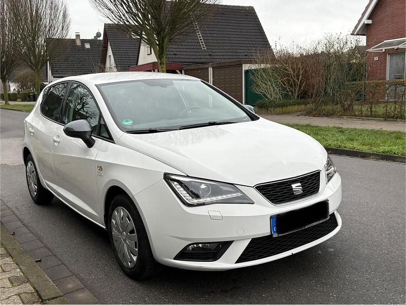 Weiß Gebraucht 2016 Seat Ibiza CONNECT Kleinwagen | 7.490 € (Fairer Preis) - Bild 1/4