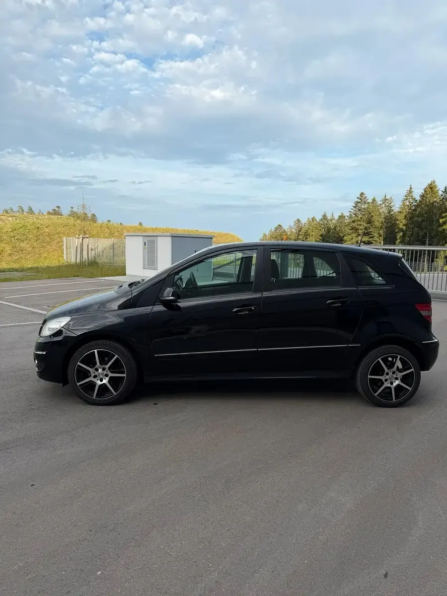 Gebraucht Mercedes B200 136 PS (100 kW) 2009 Schwarz Van / Kleinbus
