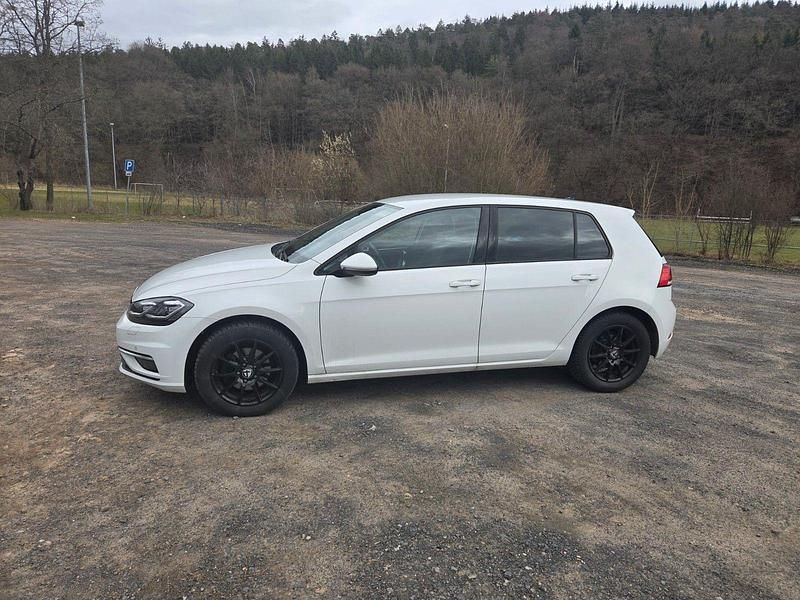 Second-hand VW Golf VII Highline 150 CP (110 kW) 2020 Alb Berlinǎ