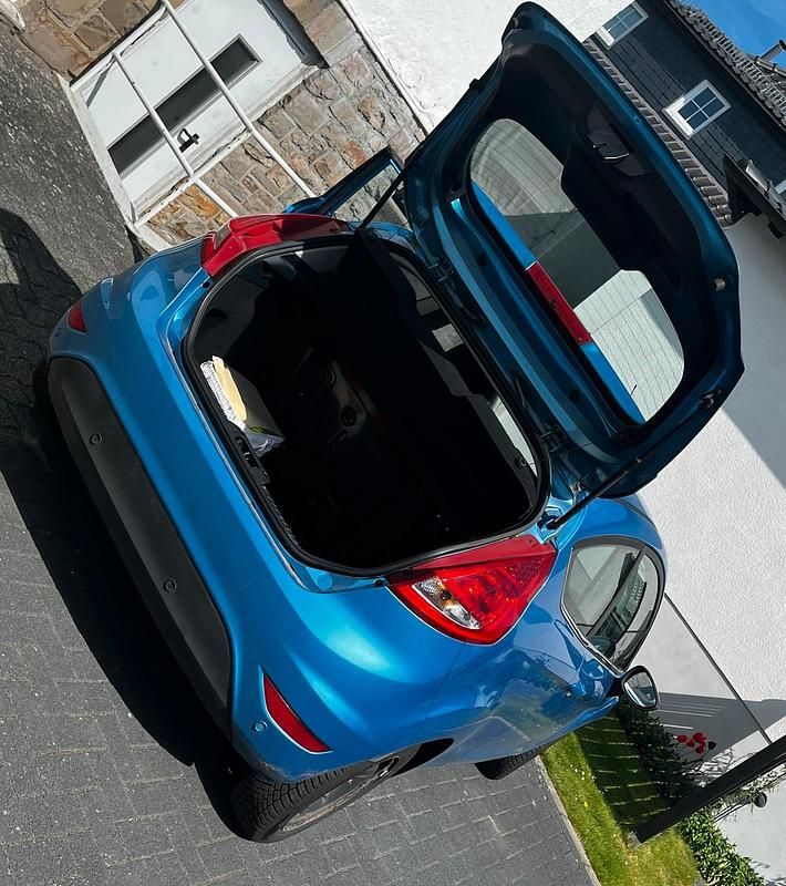 Gebraucht Ford Fiesta 97 PS (71 kW) 2011 Blau Kleinwagen