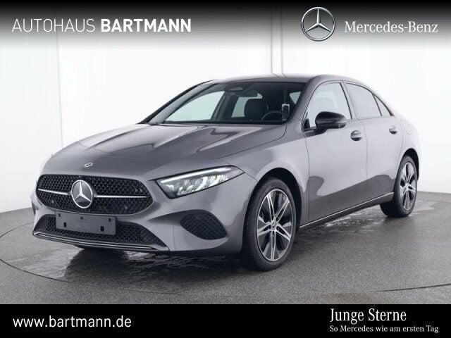 Lack mountaingrau Gebraucht 2024 Mercedes A250 Night Limousine | 34.500 € (Etwas zu teuer) - Bild 1/4
