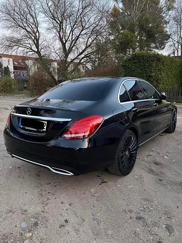 Schwarz Gebraucht 2017 Mercedes C220 Limousine | 17.000 € (Fairer Preis) - Bild 1/4