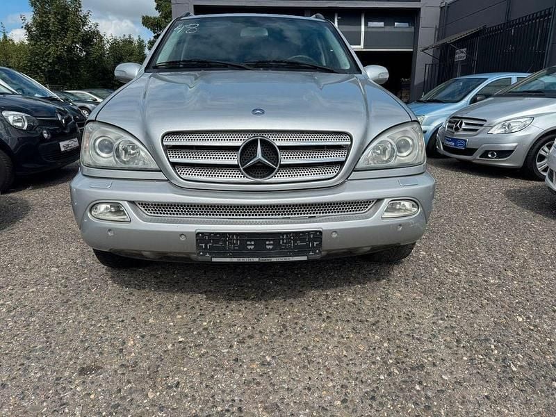 Silber Gebraucht 2005 Mercedes ML270 Edition SUV | 5.800 € (Etwas zu teuer) - Bild 1/4
