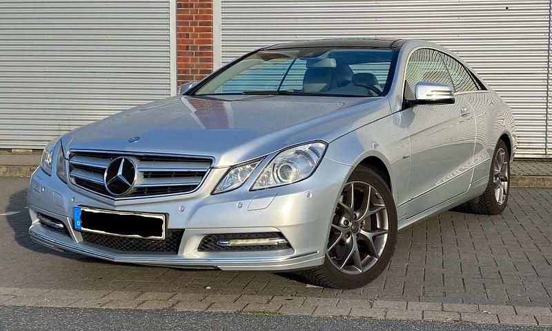 Silber Gebraucht 2011 Mercedes E350 Avantgarde Coupé | 12.900 € (Guter Preis) - Bild 1/4