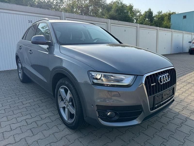 Grau Gebraucht 2012 Audi Q3 Sport SUV | 11.499 € (Superpreis) - Bild 1/4
