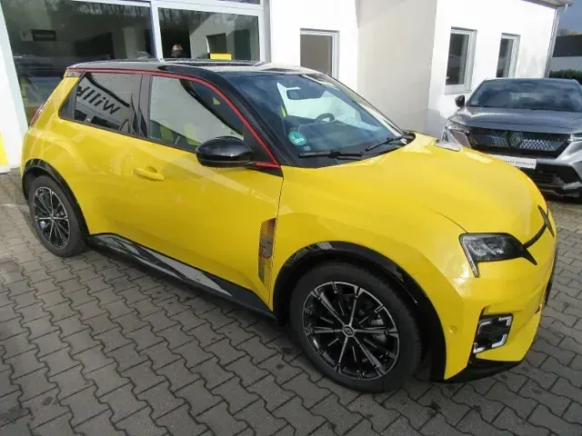 Używany Renault 5 E-Tech Iconic 89 kW (122 KM) 2025 Żółty Hatchback