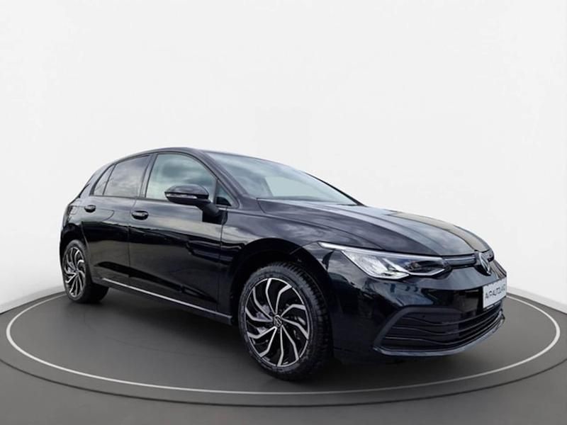 Gebraucht VW Golf VIII Life 150 PS (110 kW) 2024 Grenadillschwarz Limousine