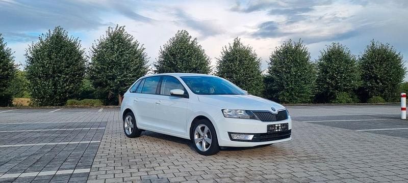 Weiß Gebraucht 2016 Skoda Rapid Cool Edition Limousine | 7.800 € (Guter Preis) - Bild 1/4