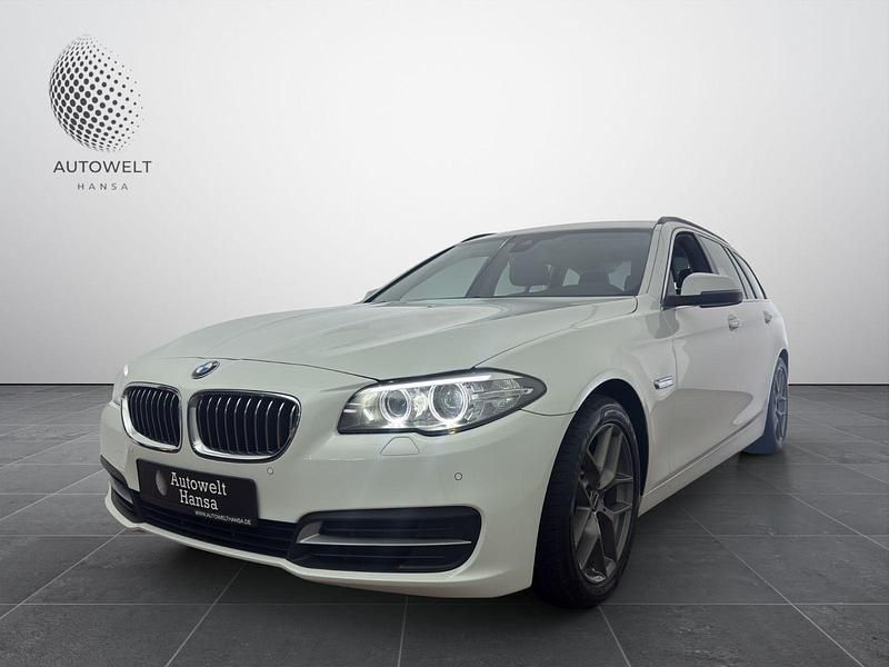 Weiß Gebraucht 2016 BMW 520 Performance Kombi | 15.400 € (Fairer Preis) - Bild 1/4