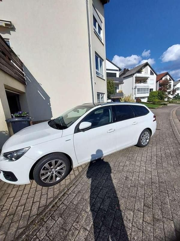 Weiß Gebraucht 2019 Peugeot 308 SW Kombi | 8.400 € - Bild 1/4