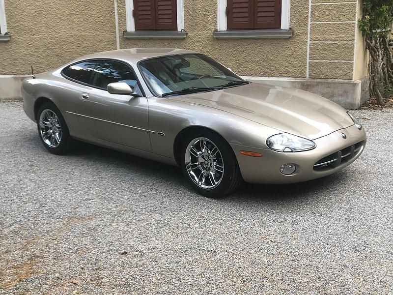 Gebraucht Jaguar XK8 300 PS (220 kW) 2001 Gold Coupé