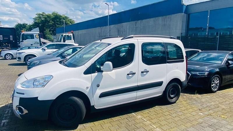 Gebraucht Peugeot TePee 120 PS (88 kW) 2015 Weiß Kombi