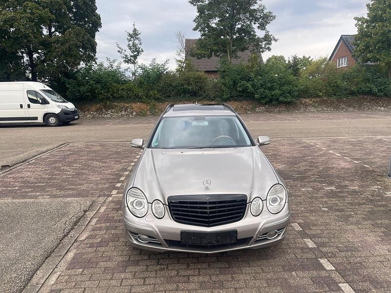 Grau Gebraucht 2009 Mercedes E320 Avantgarde Kombi | 3.999 € (Superpreis) - Bild 1/4