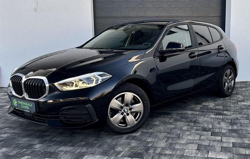 Schwarz Gebraucht 2022 BMW 118 Advantage Kleinwagen | 19.990 € (Fairer Preis) - Bild 1/4