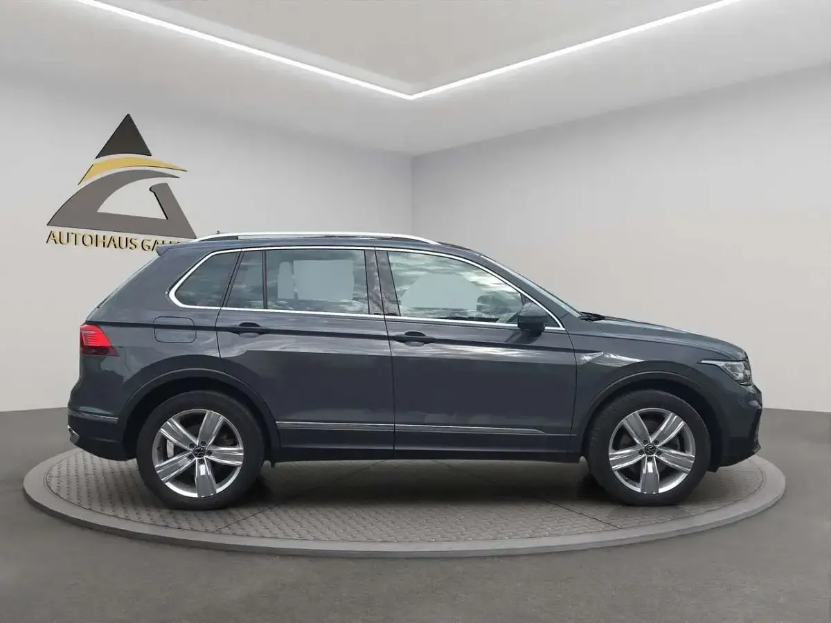 Gebraucht VW Tiguan Elegance 245 PS (180 kW) 2022 Grau SUV