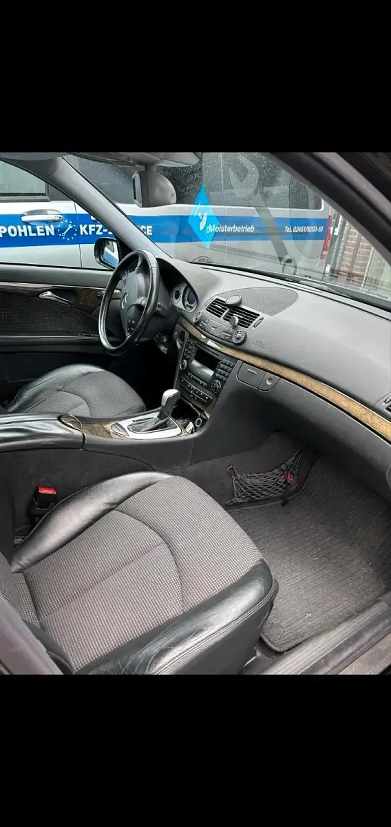 Gebraucht Mercedes E280 177 PS (130 kW) 2004 Schwarz Limousine