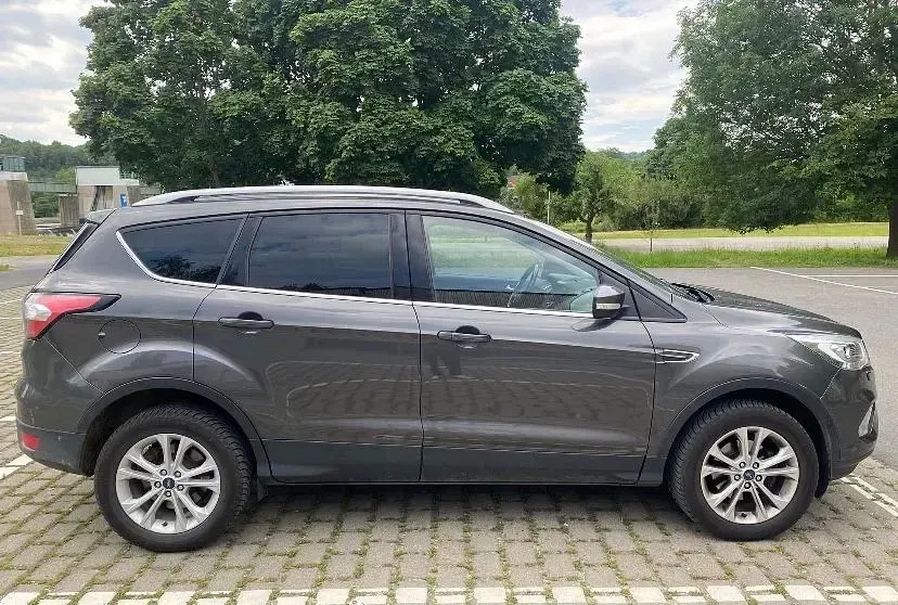 Gebraucht Ford Kuga Titanium 150 PS (110 kW) 2017 Braun SUV