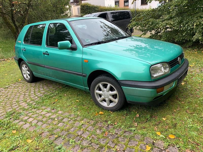 Grün Gebraucht 1996 VW Golf III Edition Limousine | 1.550 € (Etwas zu teuer) - Bild 1/4