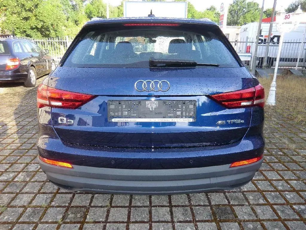 Gebraucht Audi Q3 Basis 150 PS (110 kW) 2022 Blau SUV