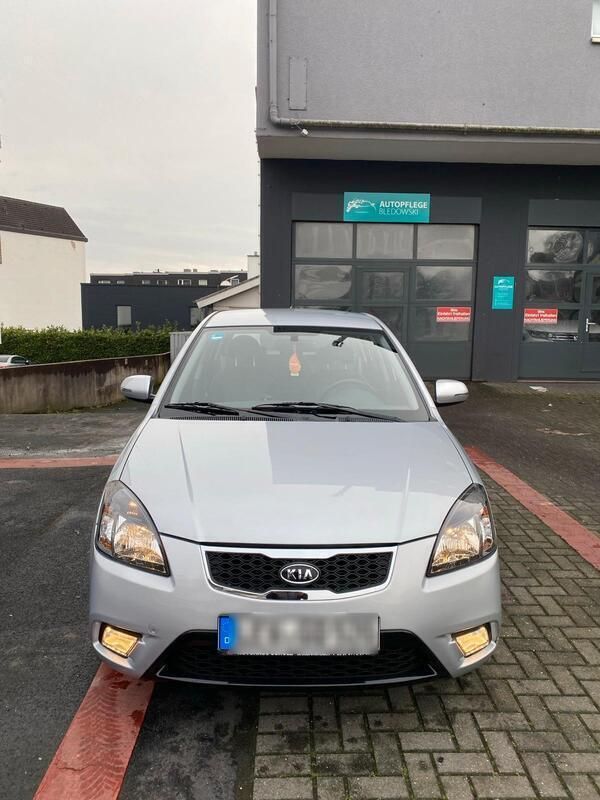 Silber Gebraucht 2010 Kia Rio Limousine | 3.000 € (Fairer Preis) - Bild 1/4