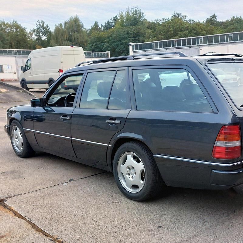 Gebraucht Mercedes E320 Sportline 220 PS (161 kW) 1993 Schwarz Kombi