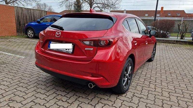Gebraucht Mazda 3 Sports-Line 105 PS (77 kW) 2017 Rot Limousine