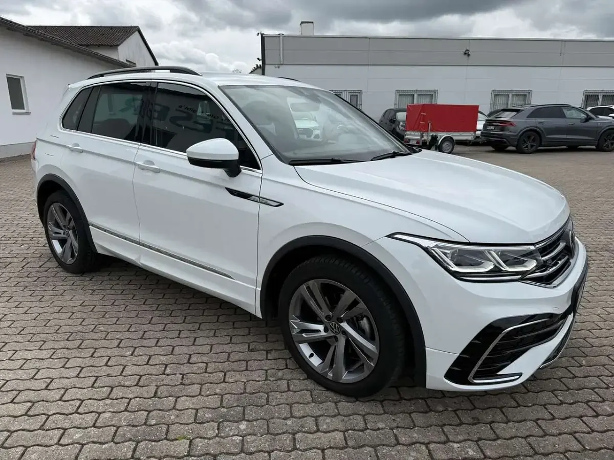 Gebraucht VW Tiguan R-line 150 PS (110 kW) 2024 Pure white SUV