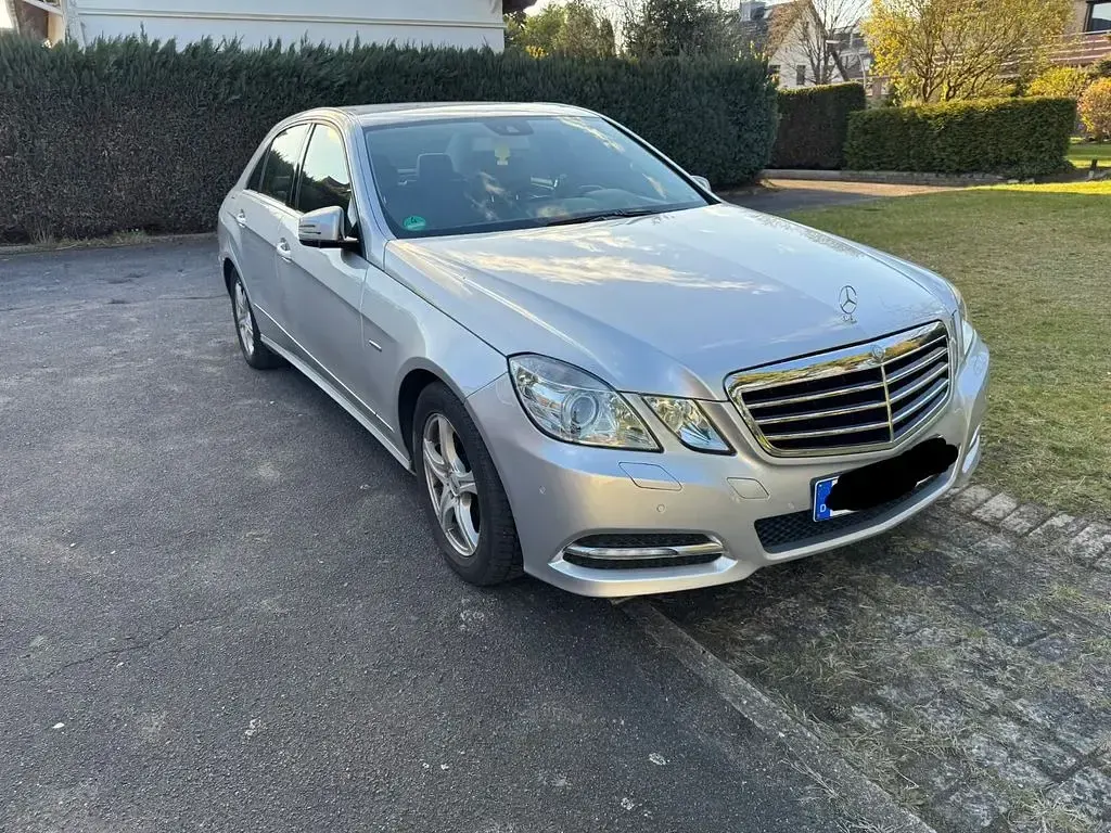 Gebraucht Mercedes E200 Avantgarde 136 PS (100 kW) 2012 Grau Limousine