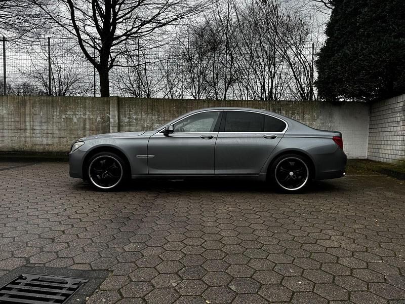 Gebraucht BMW 730 245 PS (180 kW) 2009 Grau Limousine