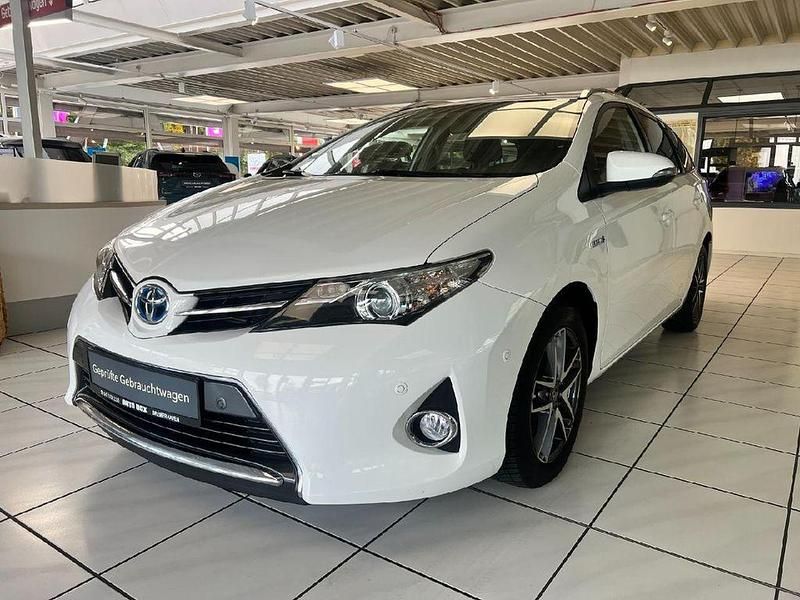 Weiß Gebraucht 2015 Toyota Auris Touring Sports Edition Kombi | 13.980 € (Fairer Preis) - Bild 1/4