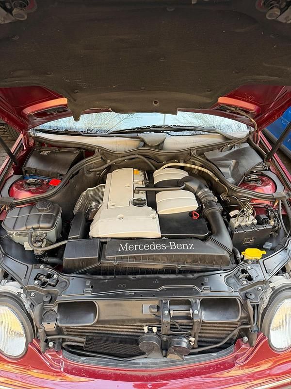 Gebraucht Mercedes 180 2000 Rot Limousine