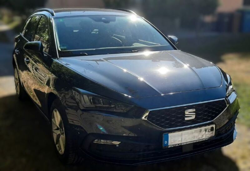 Grau Gebraucht 2022 Seat Leon Style Plus Limousine | 20.900 € (Fairer Preis) - Bild 1/4